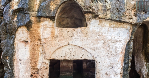 Una millenaria chiesa affrescata e 13 grotte: � il Casale dei santi Andrea e Procopio di Monopoli